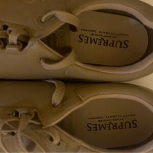 Womens tan leather Supremes comfort walking shoes US 9